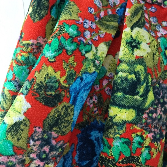 SOLD! 🌺 Sz M Sugar Lips Floral Skirt - Picture 7 of 7